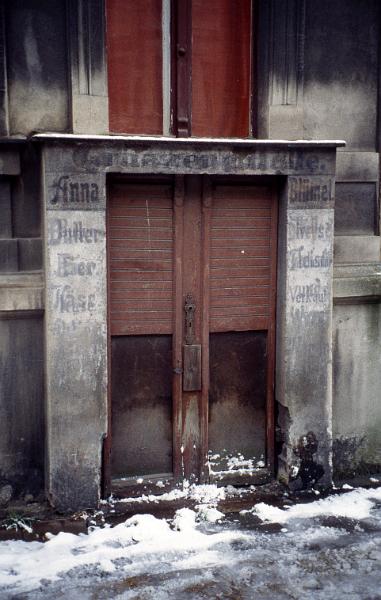 Görlitz, Lutherstr. 49, 14.12.1996 (1).jpg - Grünwaren-Halle Anna Blümel. Butter, Eier Käse - Diverse ... Verkauf